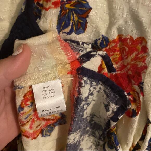 Skies are Blue Floral Peasant Top w/ Lace Detail Women's Size Small Rayon - Picture 6 of 7